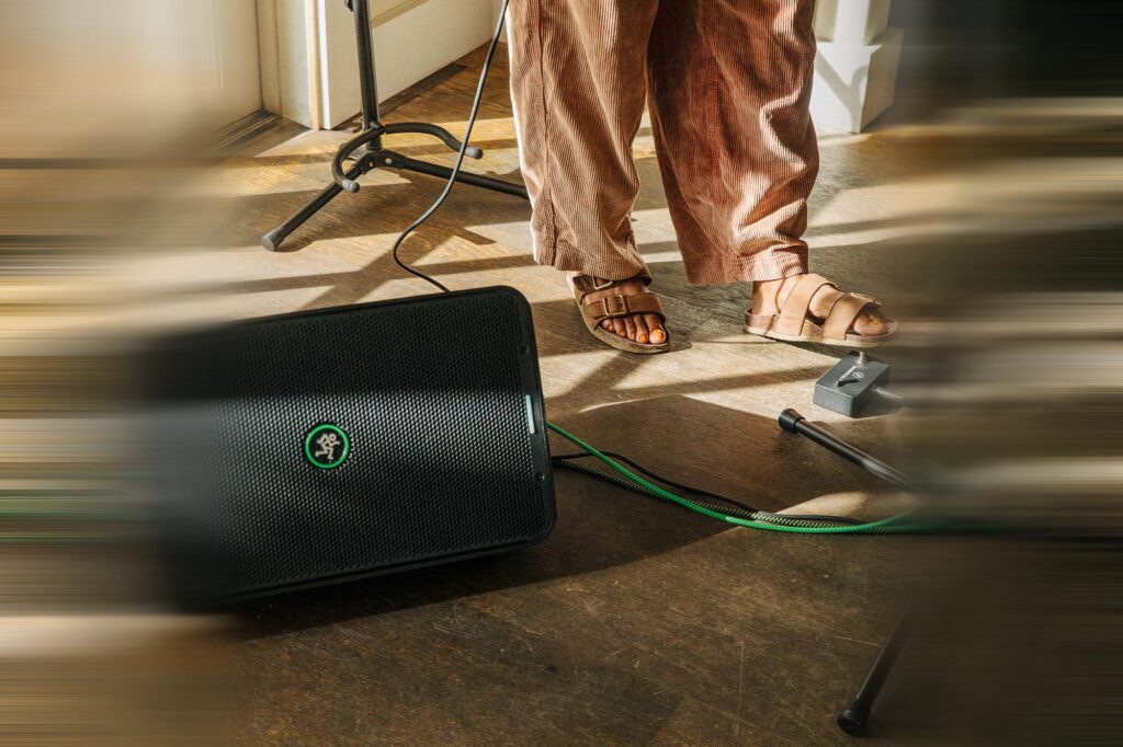 Thrash Mackie Hyperactive Audiotechnik Full-Service Distribution